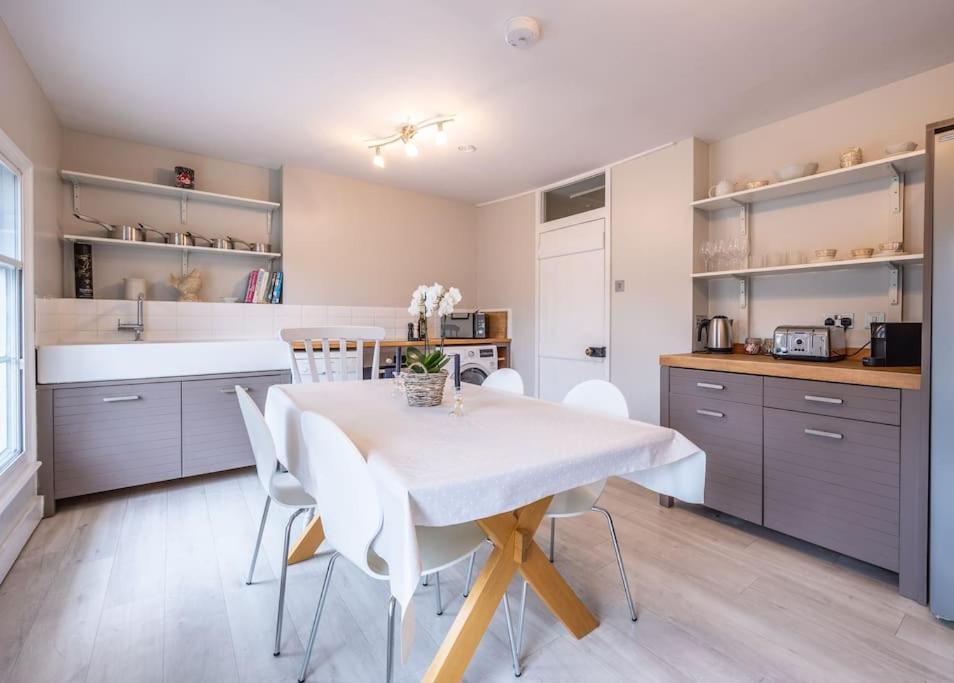 Beautiful & Spacious Retreat In ウィンチェスター エクステリア 写真